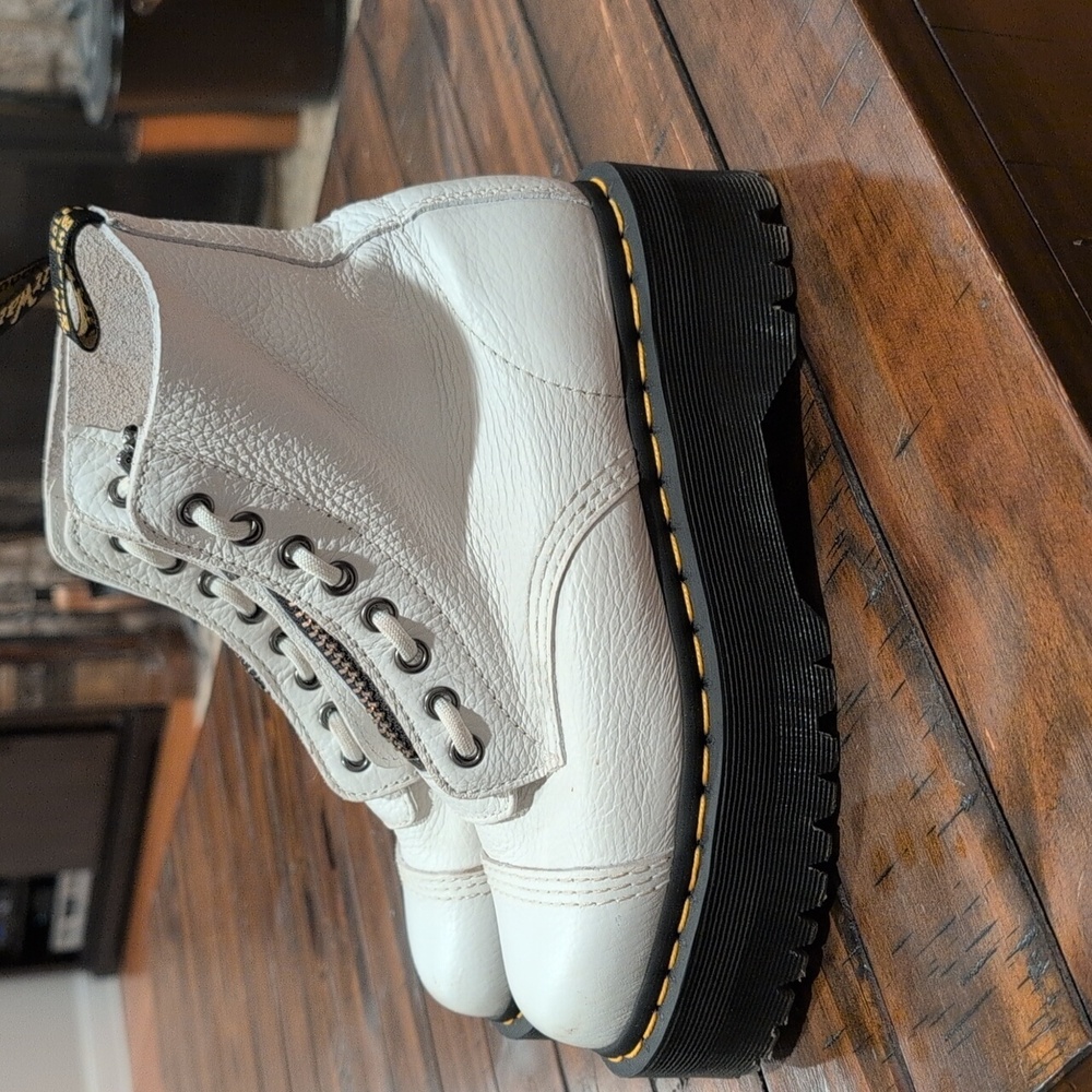 Dr. Martens Sinclair Platform Boot Zipper - Picture 2 of 13